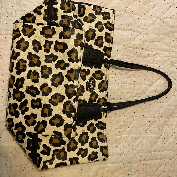 Coach leopard Tote‎  Print Getaway Weekender tote - Picture 9 of 16